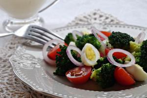Как правильно и вкусно приготовить салат из брокколи