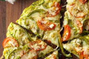 Вкусная и диетическая пицца из кабачков – необычный рецепт в копилку